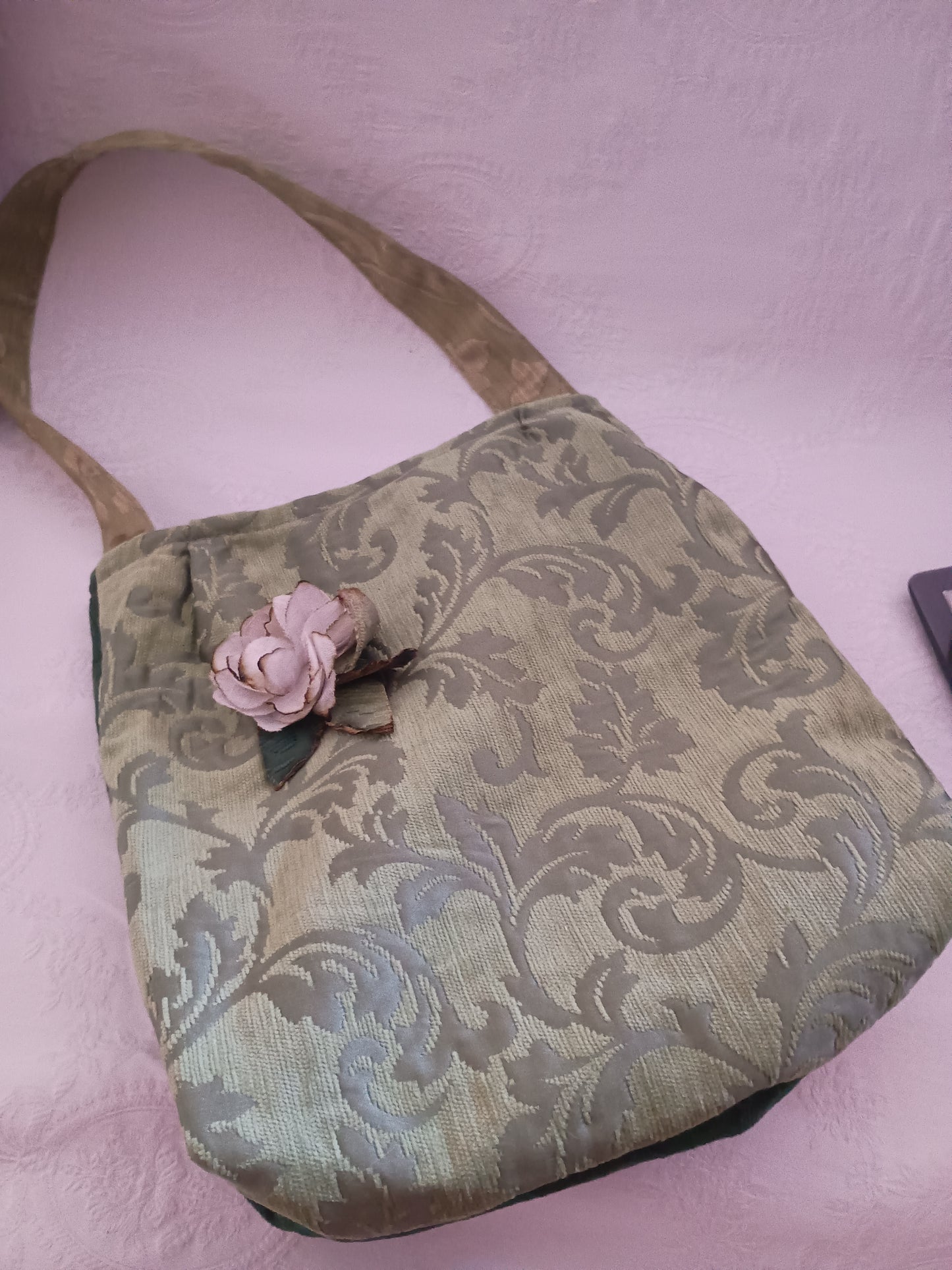 Borsa morbida e romantica, fatta a mano Verde Antico