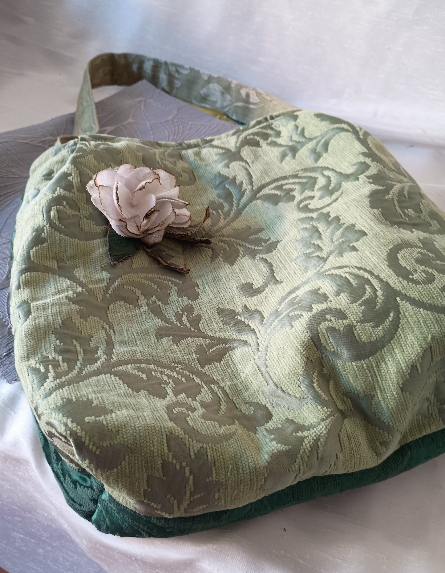 Borsa morbida e romantica, fatta a mano Verde Antico