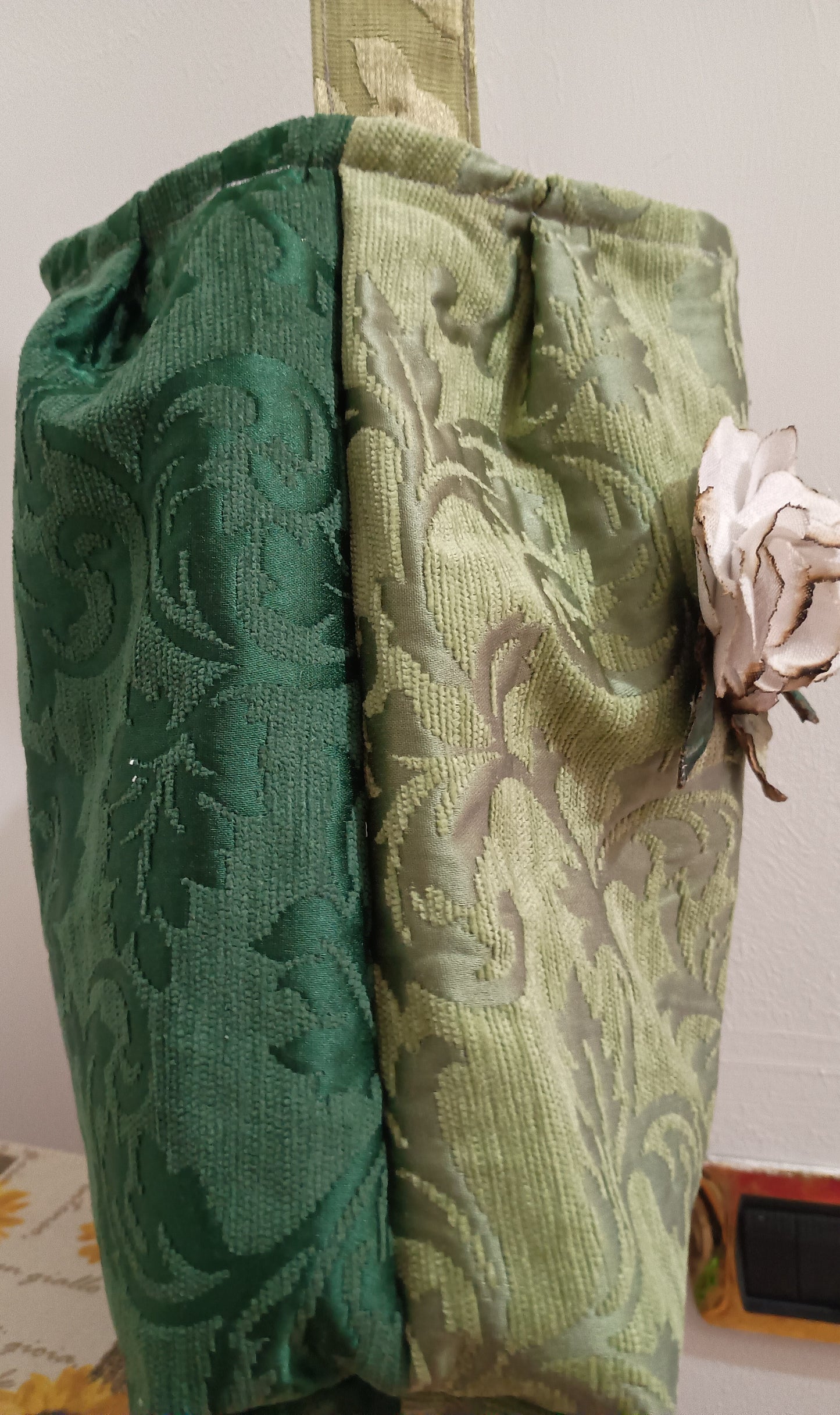 Borsa morbida e romantica, fatta a mano Verde Antico