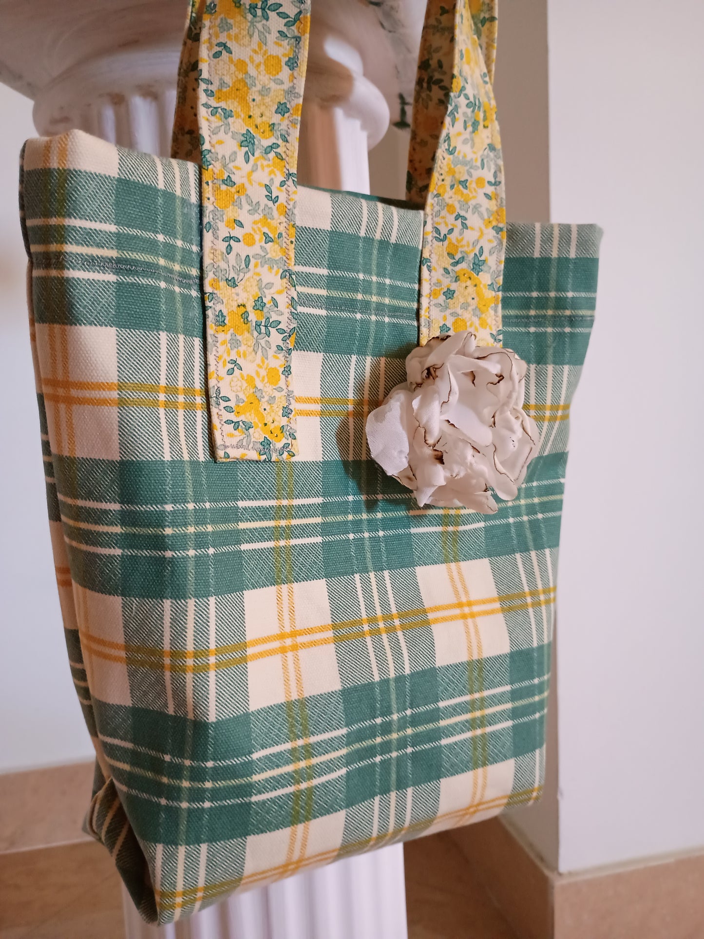Borsa: fresca, solare, luminosa